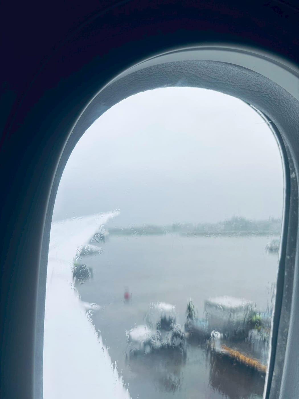 機艙窗外