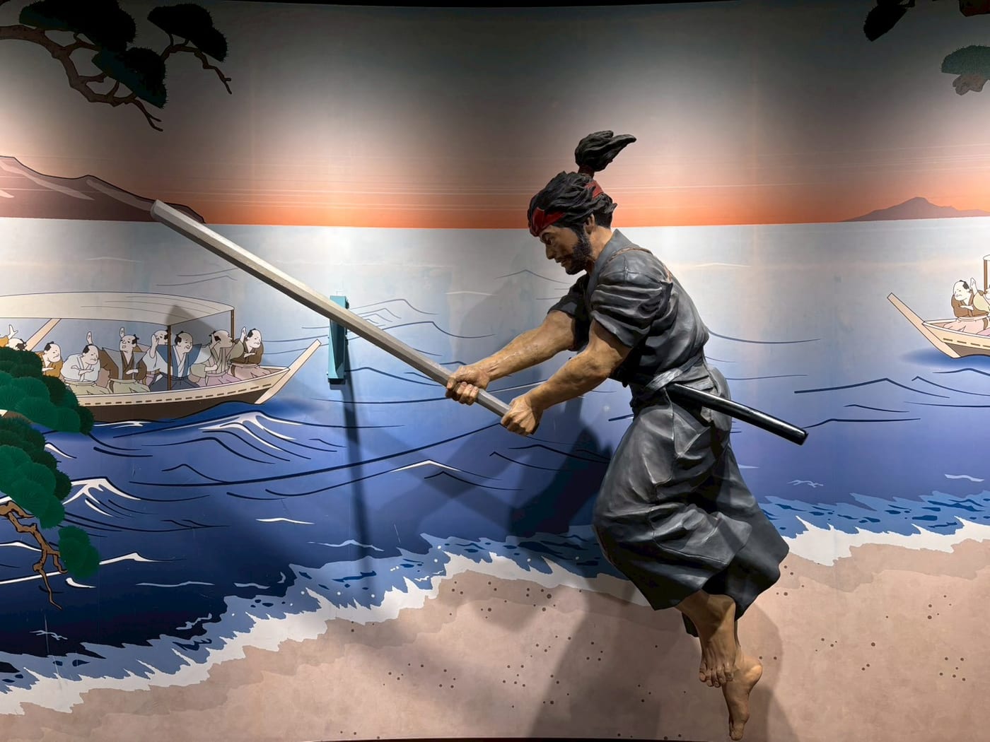 佐佐木小次郎人形與巌流島壁畫
