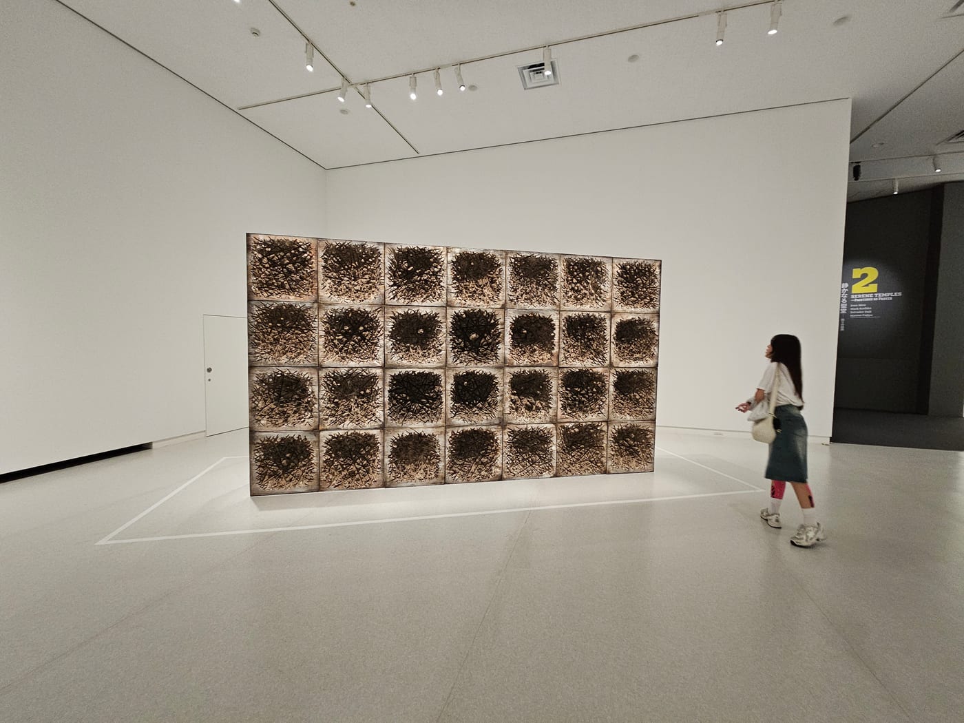 整面牆的方格作品